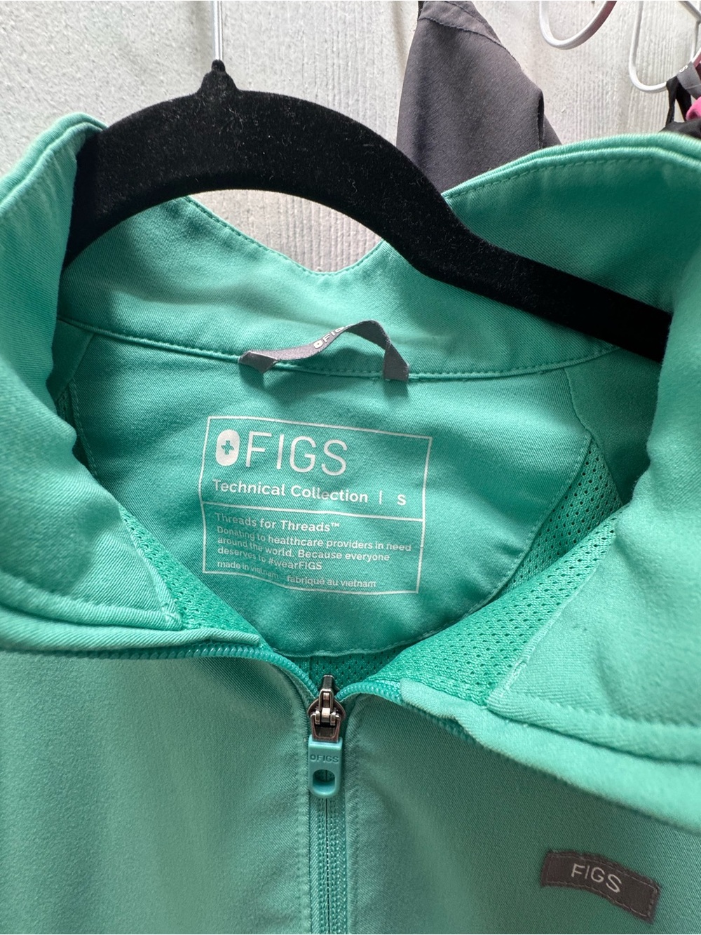 Figs Sydney Scrub Jacket Surgical Green - Small - Picture 3 of 5